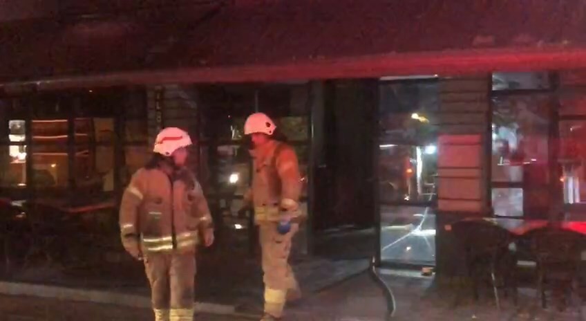 Kadıköy’de gece saatlerinde iş yerinde yangın