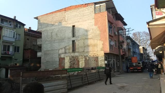 Bursa'da inşaat yanındaki 4 katlı bina tahliye edildi