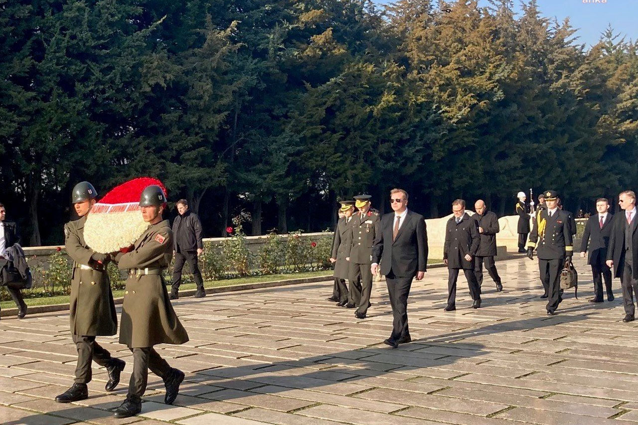 Finlandiya Savunma Bakanı Anıtkabir’i ziyaret etti