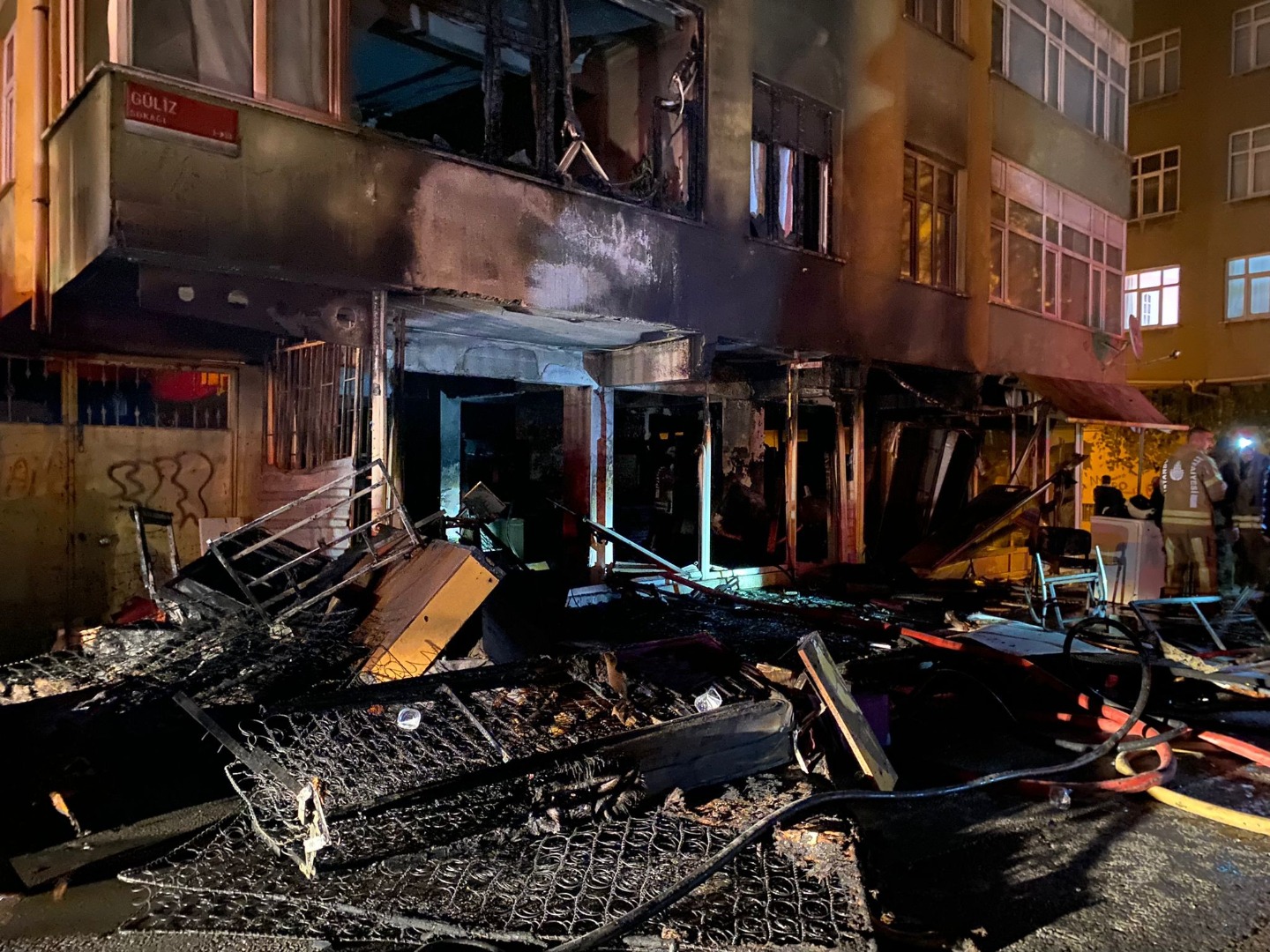 Pendik’te işyeri yangını: Vatandaşlar tahliye edildi   