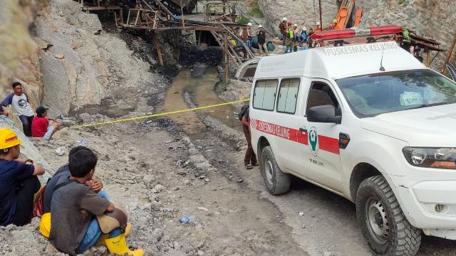 Endonezya'da maden ocağındaki patlamada 9 kişi hayatını kaybetti