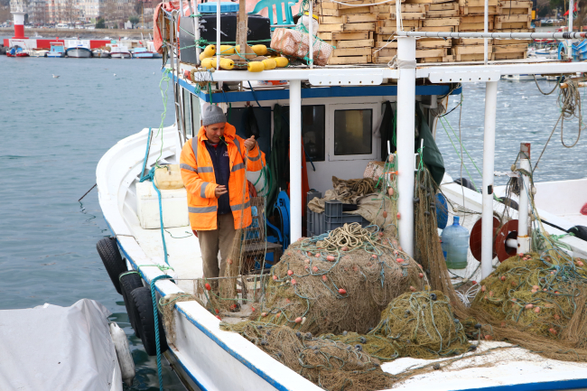 Tekirdağ'da lodos: Balıkçılar avlanamadı gemiler demirlendi