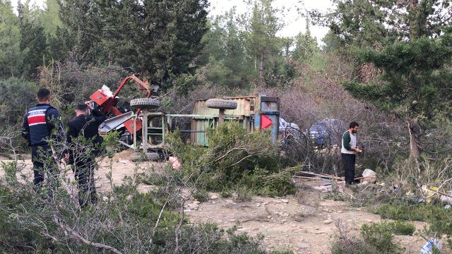 Adana'da römorklu traktör devrildi: 1 ölü, 36 yaralı