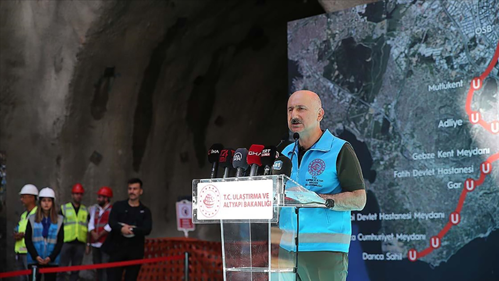Bakan Karaismailoğlu'ndan 'Gebze OSB-Darıca Sahil Metro Hattı' açıklaması