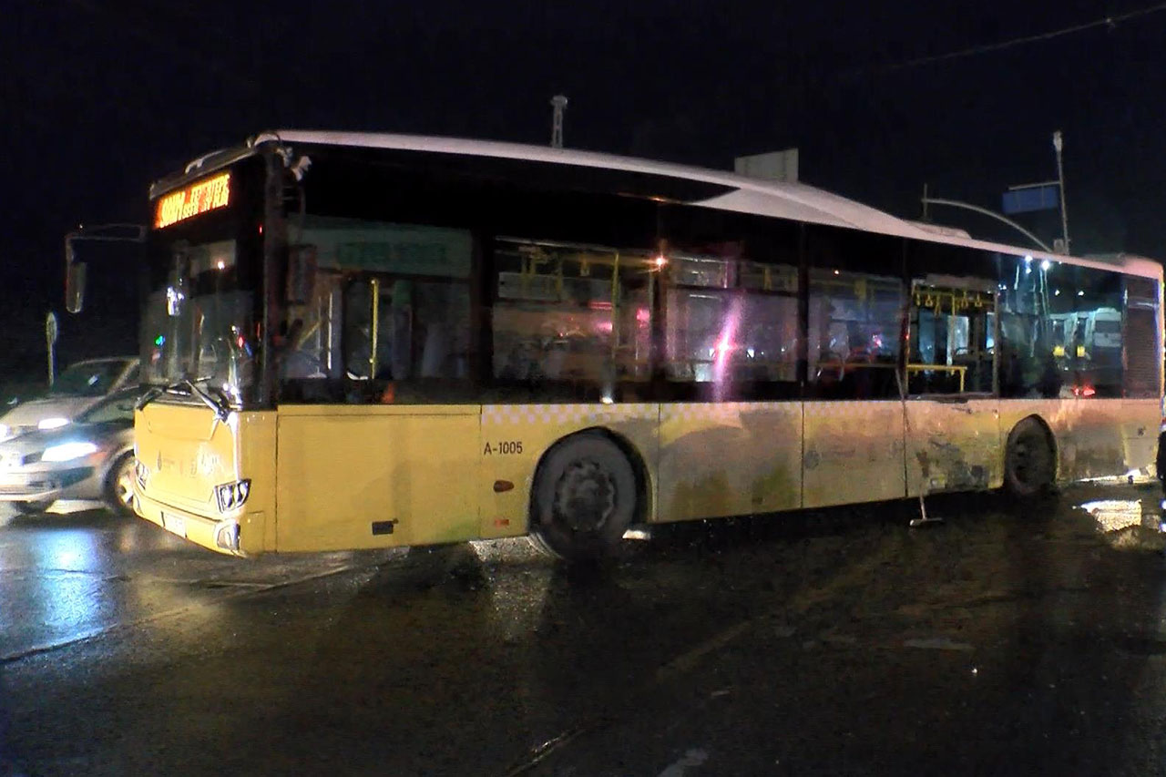 Otobüs minibüse çarptı: 14 yaralı