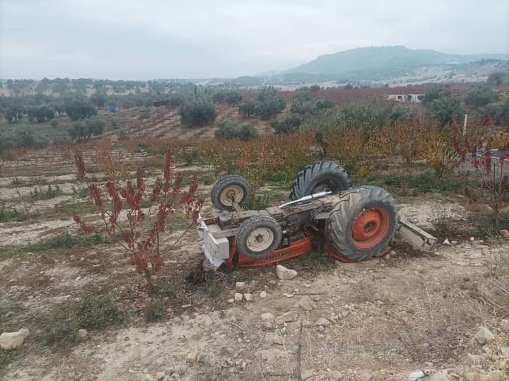 Mersin'de tır, traktöre arkadan çarptı: 1 ölü