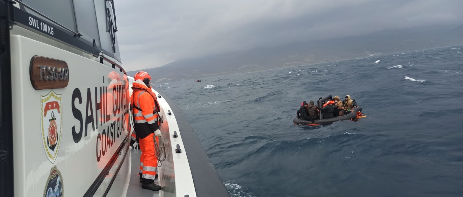 Çanakkale'de Türk kara sularına itilen 66 kişi kurtarıldı