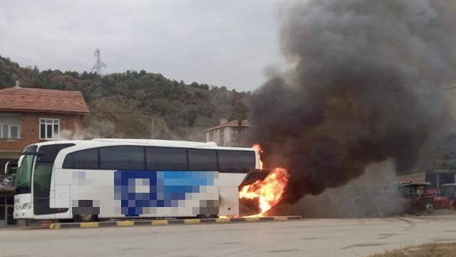 Karabük'te otobüs yangını: 21 yolcu tahliye edildi