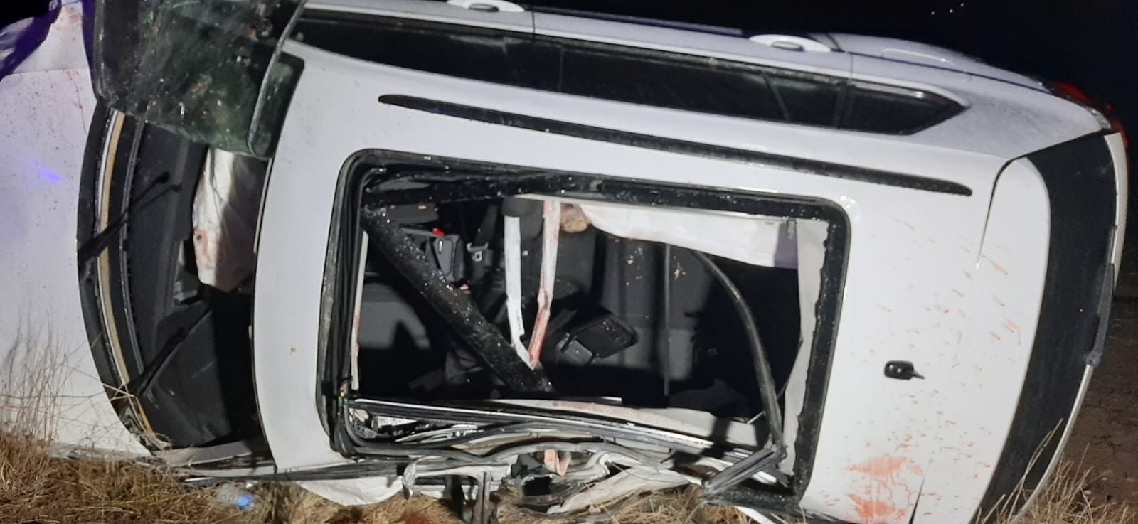 Erzincan'da otomobil şarampole devrildi: 3 ölü, 2 yaralı