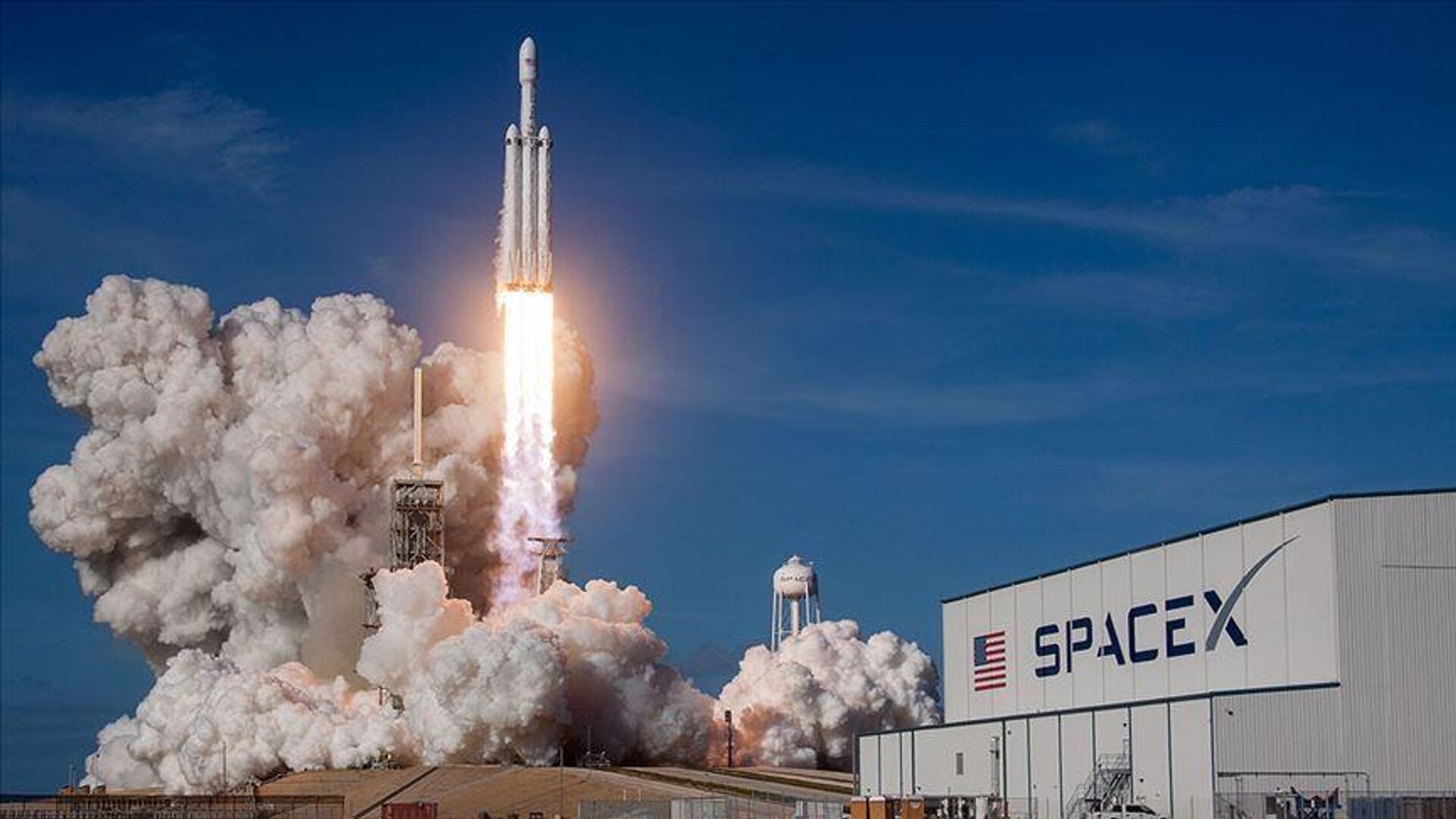 2 internet uydusu Falcon-9 roketi ile yörüngeye fırlatıldı