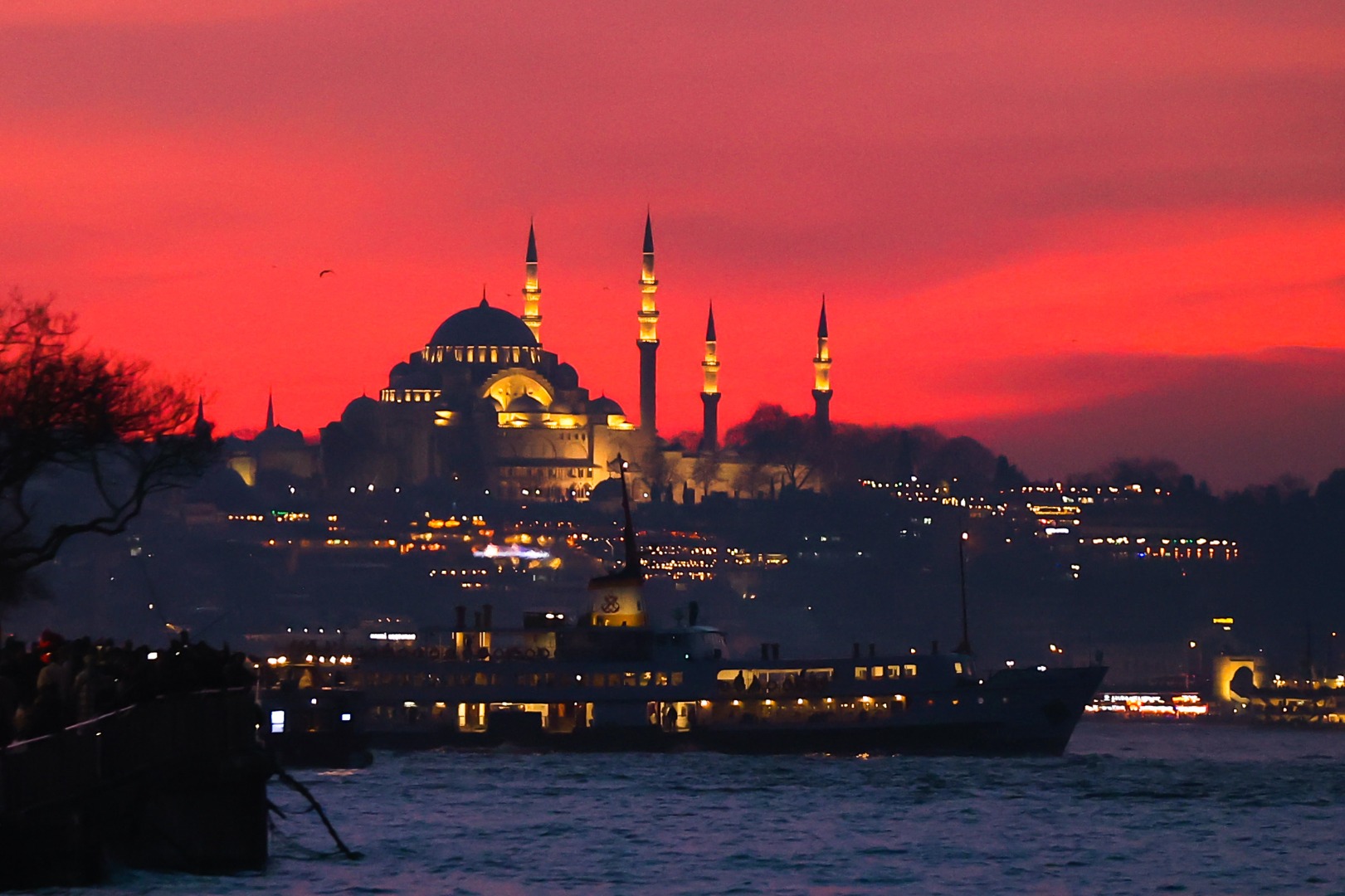 İstanbul'da günbatımı. Manzarayı görenler dönüp bir kez daha baktı