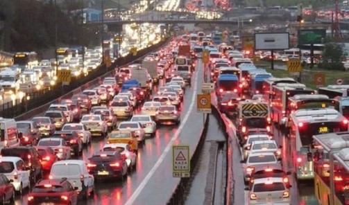İstanbul'da 'yağmur' etkisi: Yoğunluk yüzde 70'i aştı 