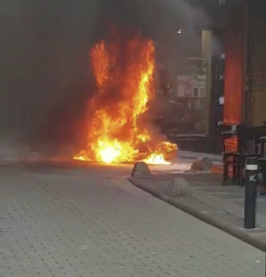 Kadıköy’de motosiklet alev alev yandı