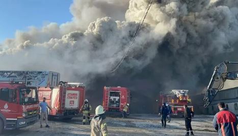 Sultangazi'de fabrikada yangın