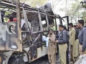 Otobüse bomba: 17 ölü