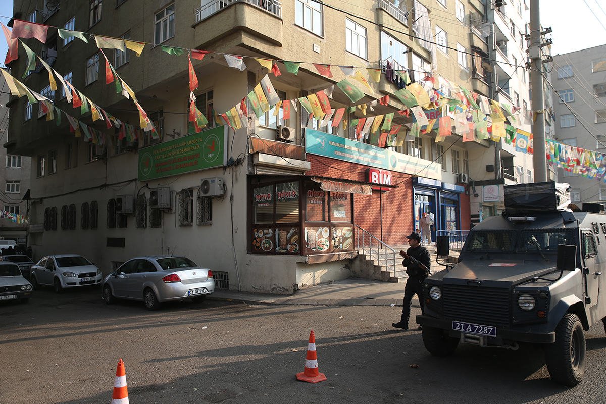 Diyarbakır merkezli 9 ilde terör operasyonu! DBP Gaziantep İl Başkanı da gözaltında