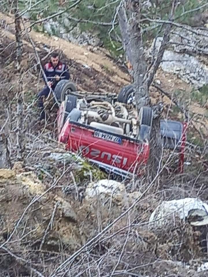 Kontrolden çıkan kamyonet uçuruma yuvarlandı: 1 ölü, 1 yaralı