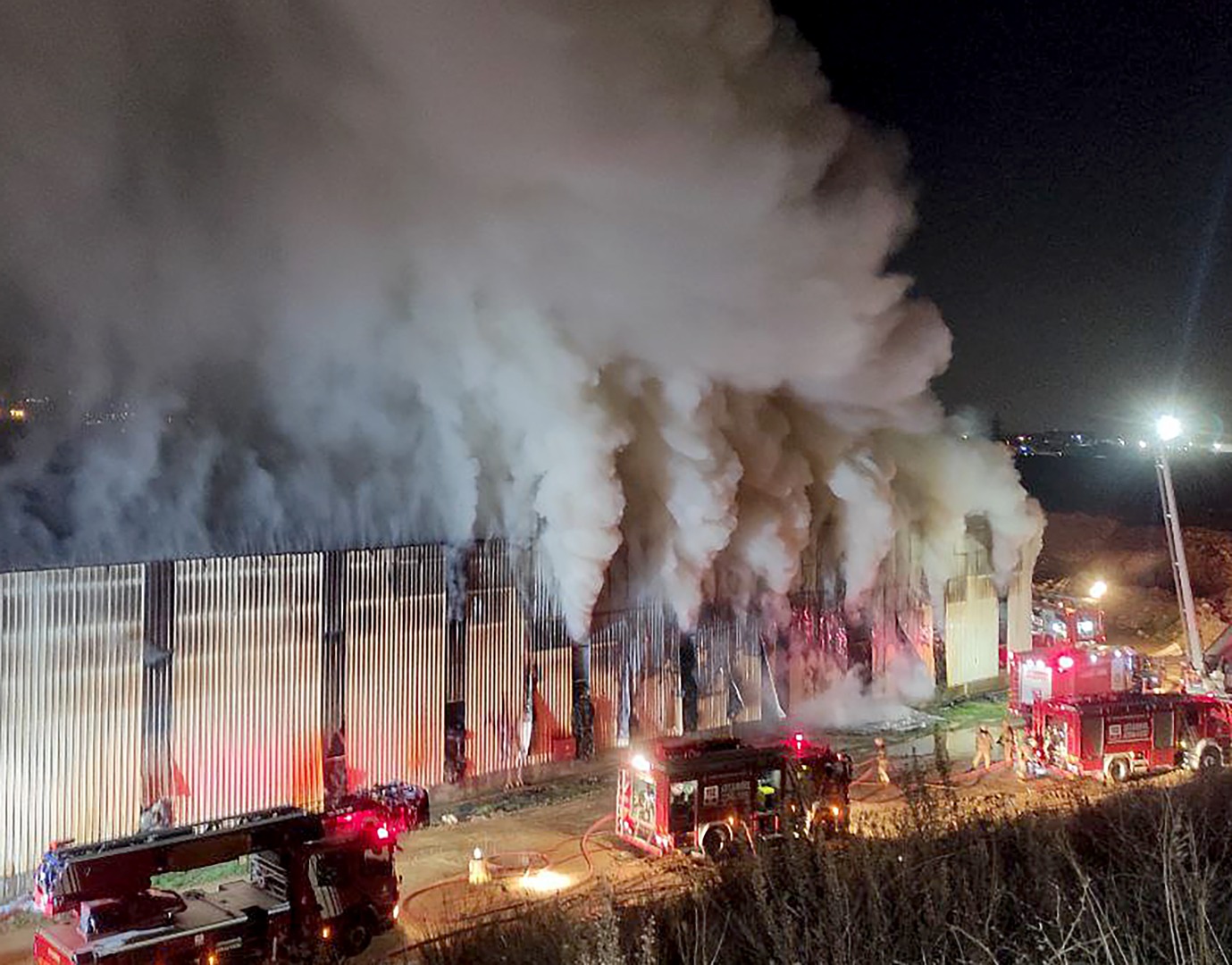 Son Dakika... Tuzla'da geri dönüşüm tesisinde yangın