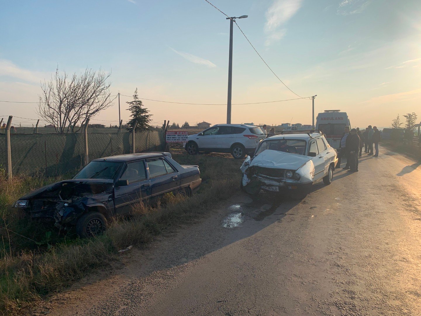 Tekirdağ’da feci kaza: İki otomobil kafa kafaya çarpıştı, 3 yaralı