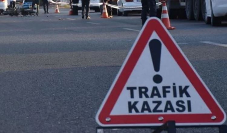 Sivas'ta otomobil devrildi: Anne ve iki çocuğu yaralandı