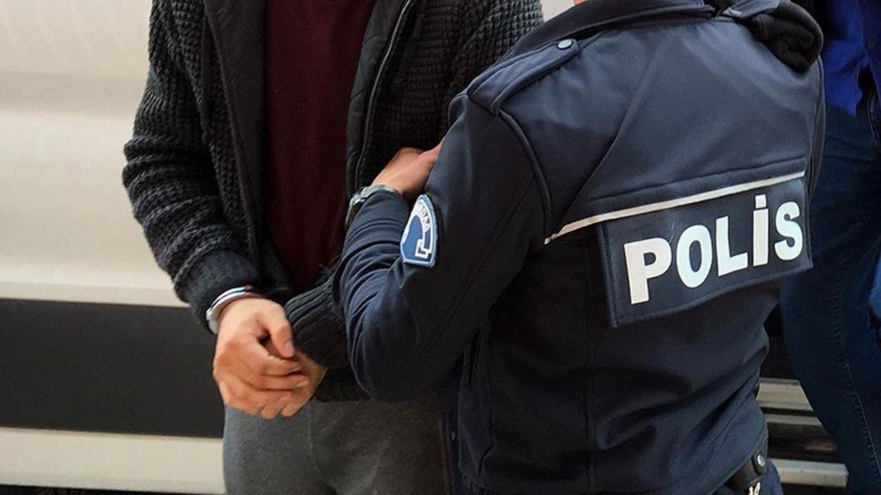 Adana'da FETÖ'nün "bölge talebe mesulü"ne 7 yıl 6 ay hapis cezası verildi