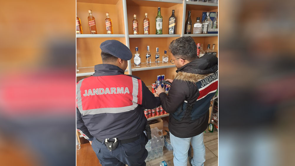 Kayseri'de 858 şişe kaçak içki ele geçirildi