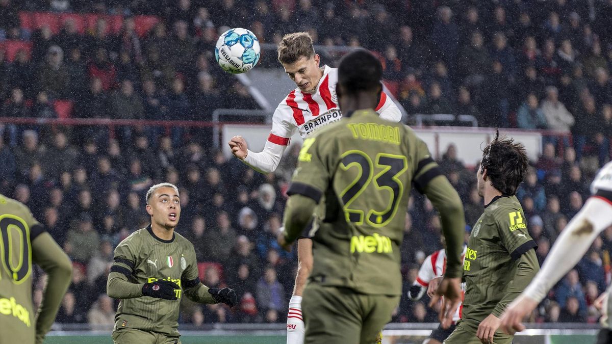 PSV Eindhoven Milan'a fark attı