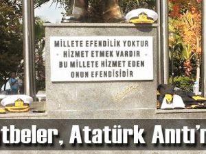 Rütbeler, Atatürk Anıtı’na!