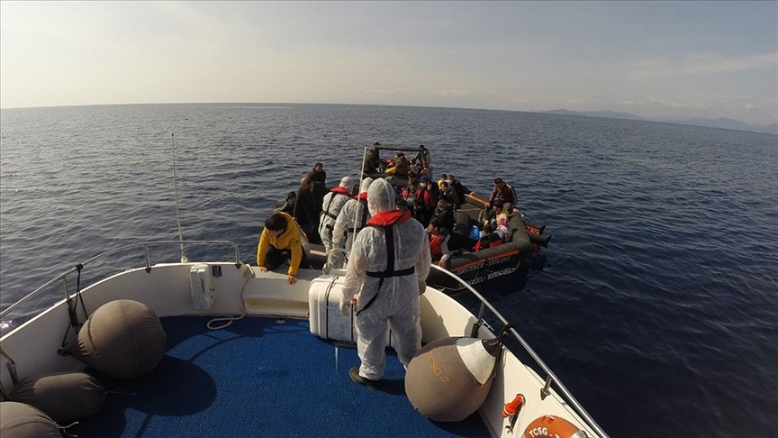 Yunanistan’ın Türk kara sularına ittiği 113 düzensiz göçmen kurtarıldı