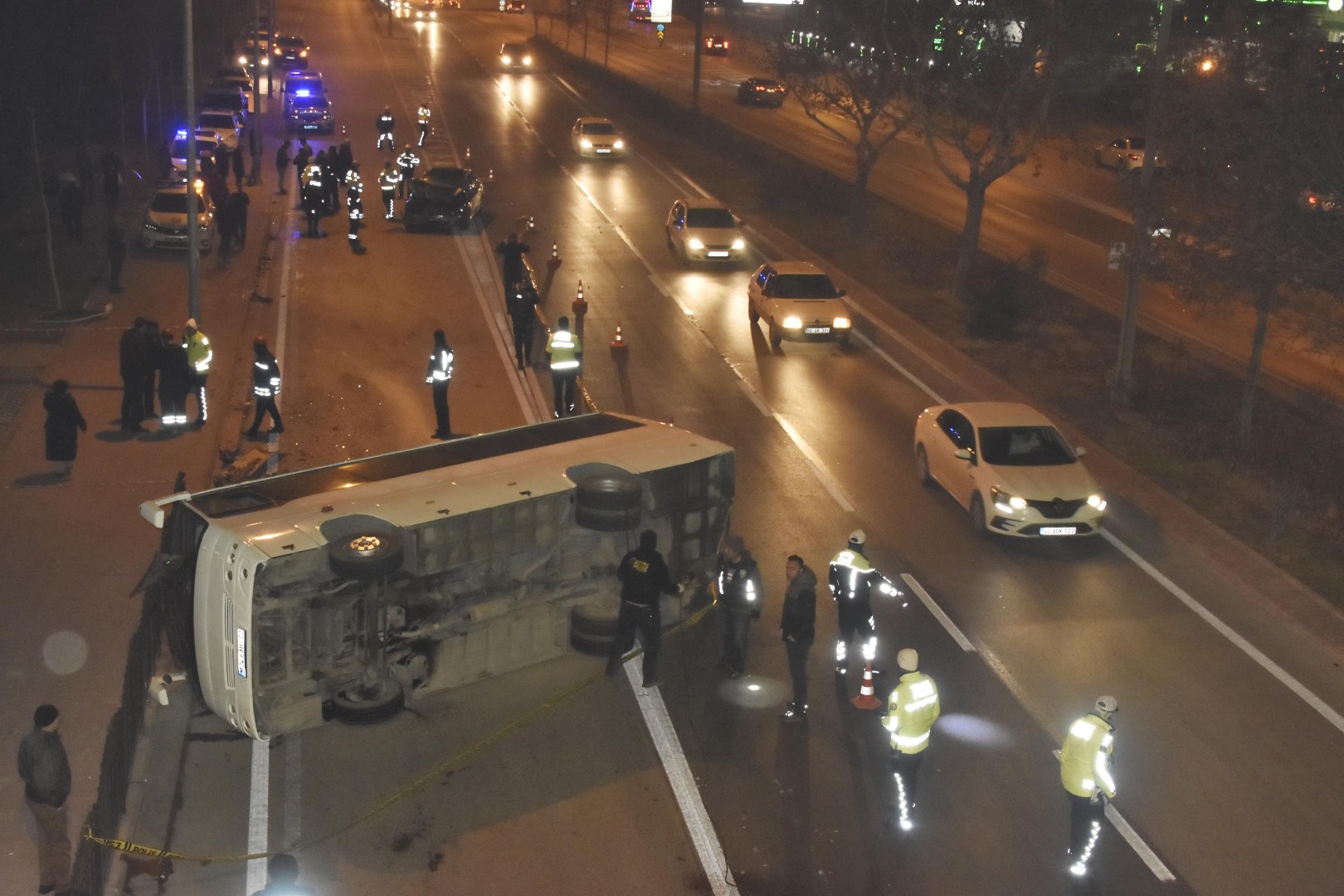 Konya'da otomobil ile işçi servisi çarpıştı: 10 yaralı