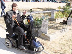 Yaşlı ve engellilere mezarlıkta araç