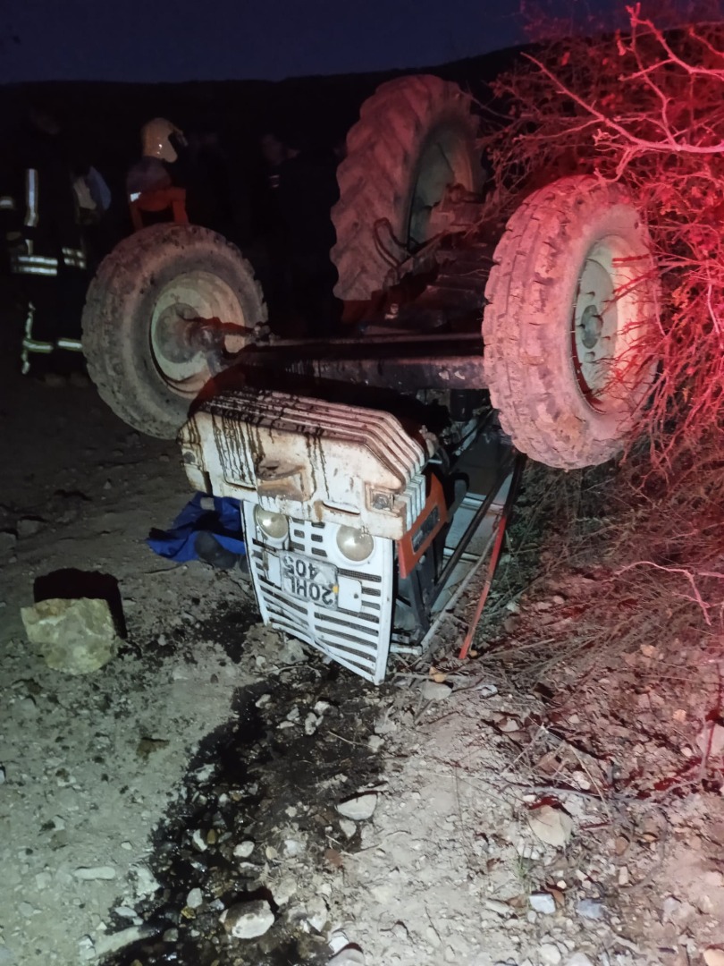 Denizli’de kontrolden çıkan traktör devrildi: 1 ölü