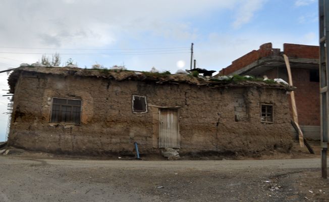 Edirne Merkez’de icradan satılık avlulu kerpiç ev