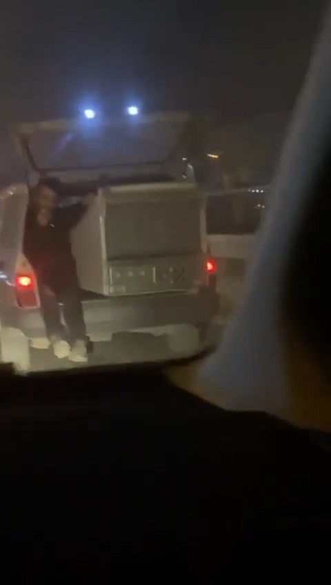 Otomobilin bagajında tehlikeli yolculuk