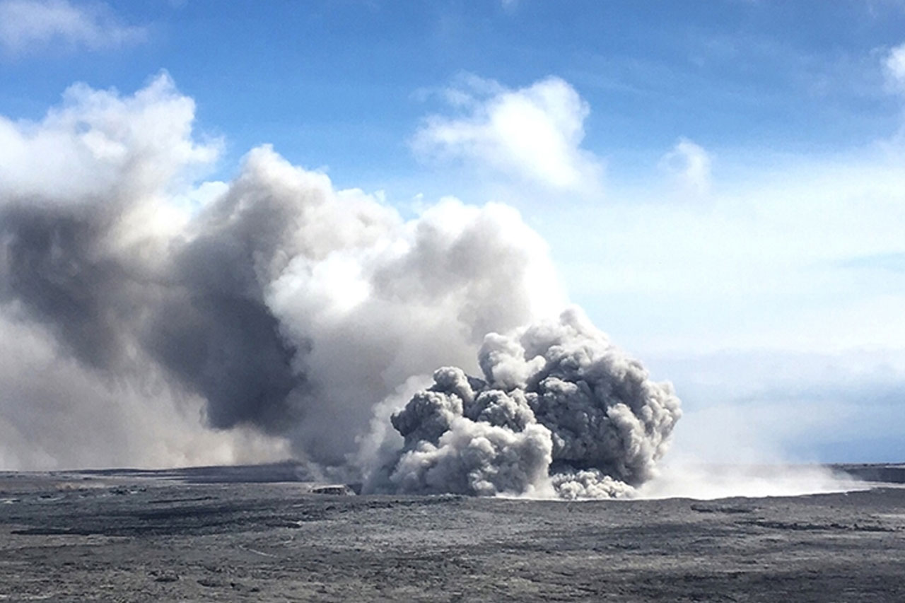 Kilauea Yanardağı yeniden patlamaya başladı