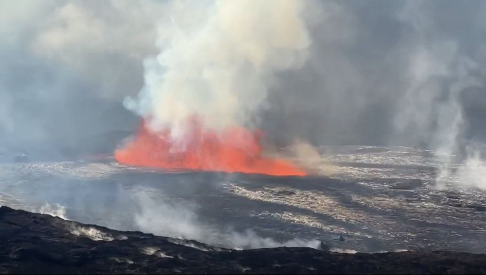 Hawaii'deki Kilauea Yanardağı yeniden faaliyete geçti
