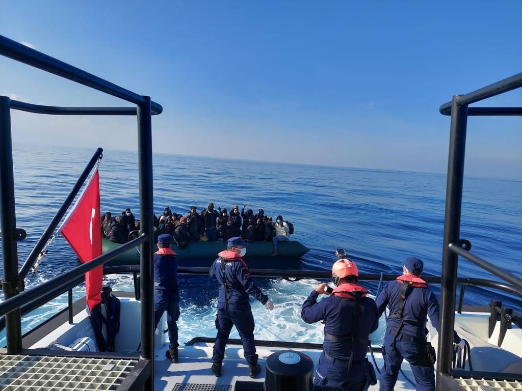 Sahil Güvenlik 1 haftada denizden 1003 kaçak göçmen topladı