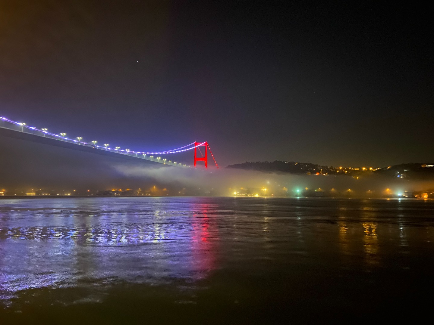 İstanbul Boğazı gemi trafiğine çift yönlü olarak kapatıldı