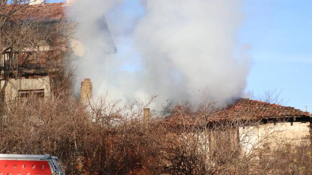 Kastamonu'da iki katlı evde yangın