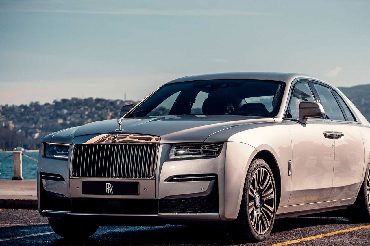 Rolls-Royce satış rekoru kırdı. Zenginler yine lüksten vazgeçmedi