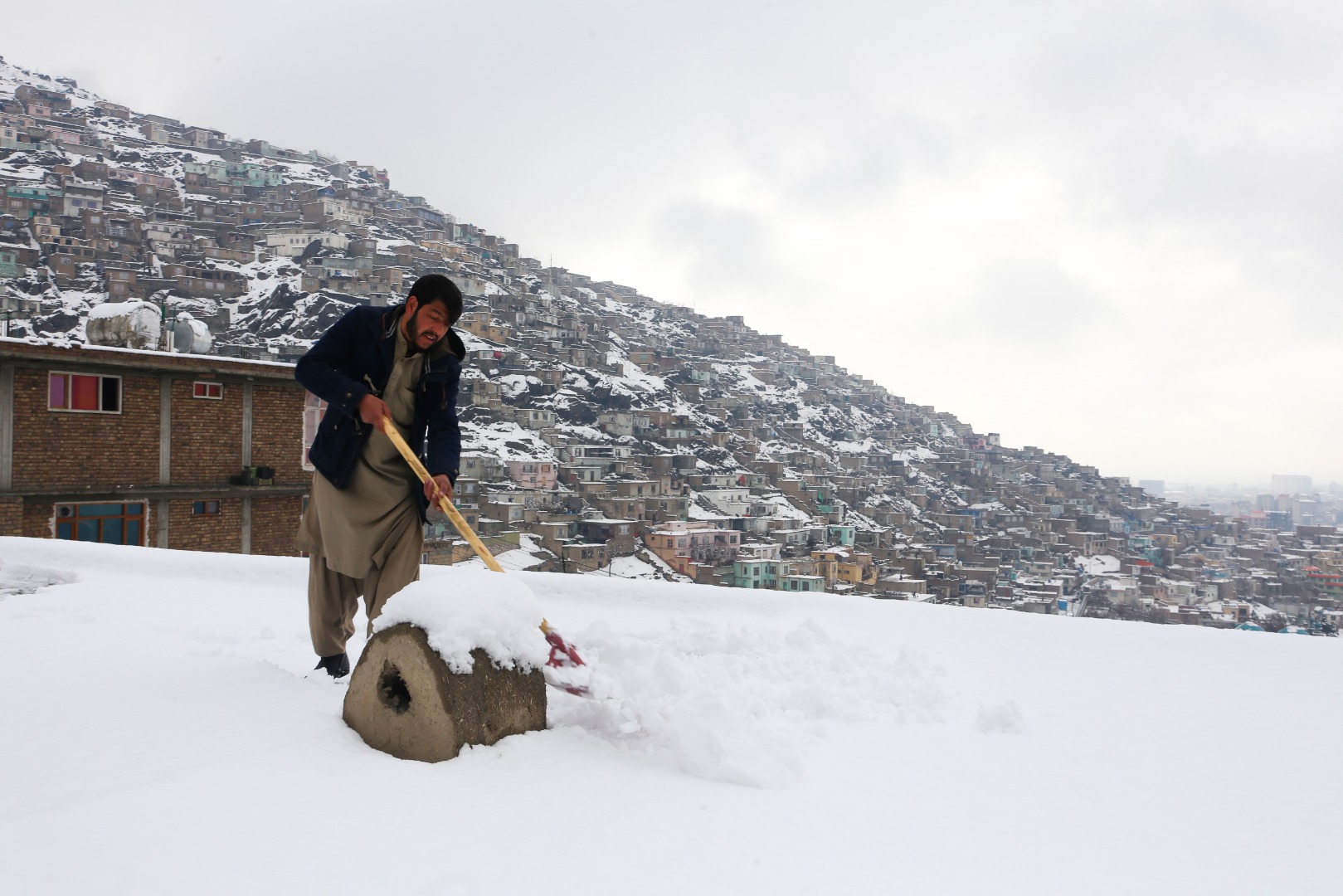 Afganistan'ın başkenti Kabil'e kara kış