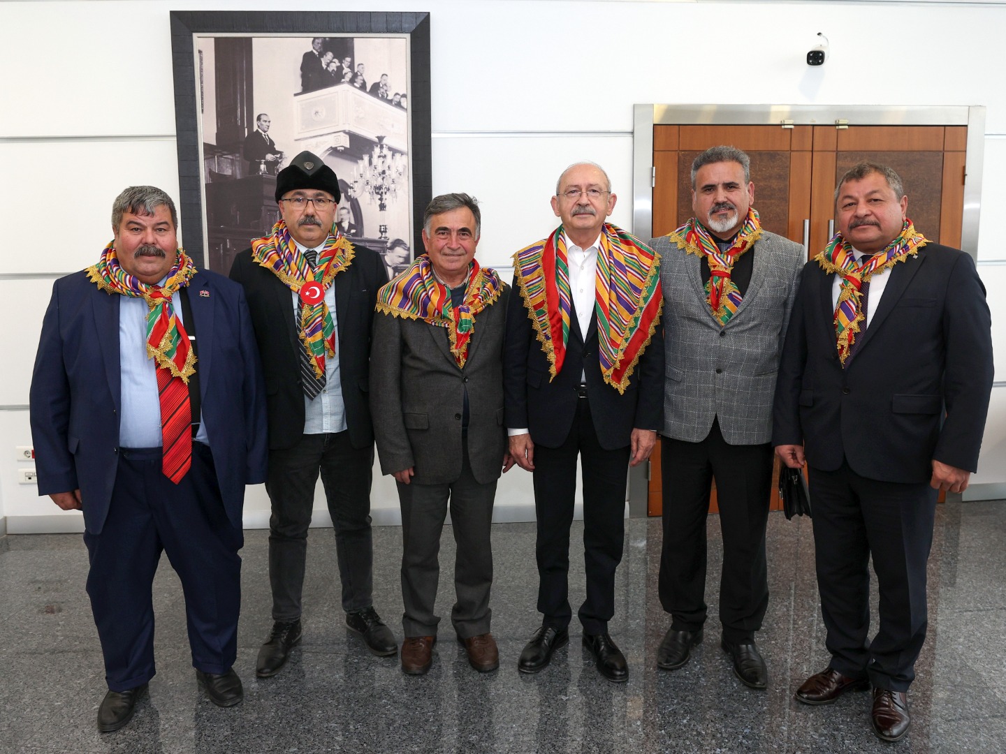 Kılıçdaroğlu Yörük Türkmen temsilcileriyle görüştü