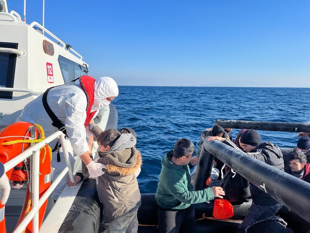 Sahil Güvenlik Ekipleri bir haftada 806 kaçak göçmen yakaladı