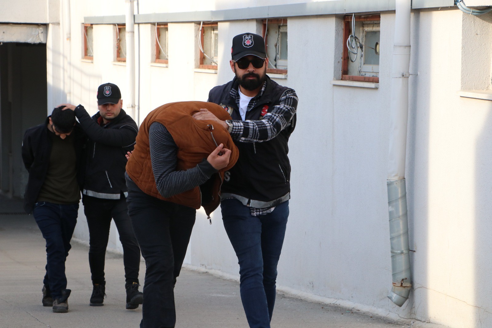 Adana'da iki uyuşturucu satıcısı tutuklandı