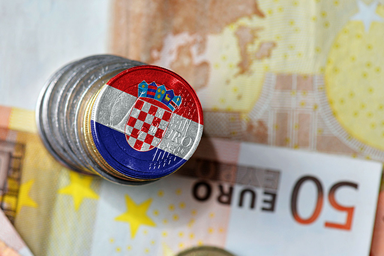 Hırvatistan euroya geçti