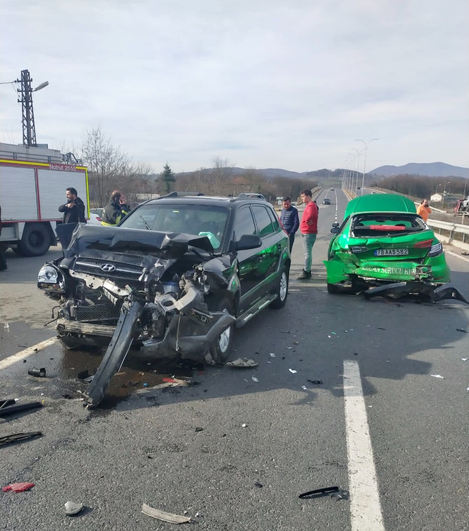 Zonguldak’ta iki otomobil çarpıştı: 4 yaralı