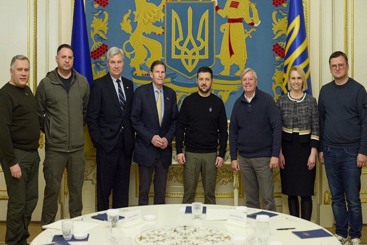 ABD'li senatörler Kiev'i ziyaret etti