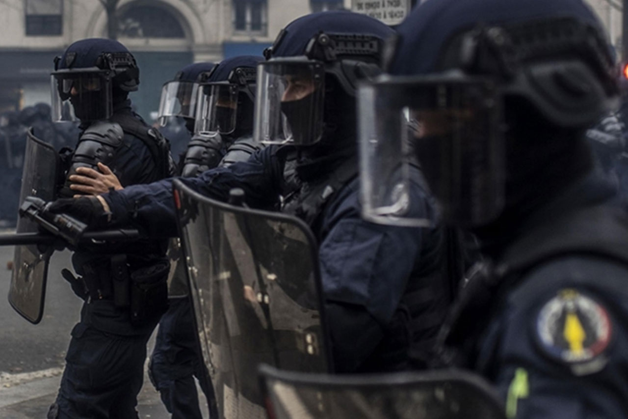 Paris'te polisin ateş açtığı kişi öldü