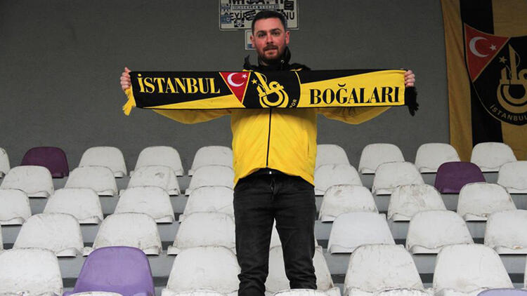 ''Bu tutku, vazgeçemiyorum'' Tribünde tek başına takımını destekleyen İstanbulspor taraftarı konuştu
