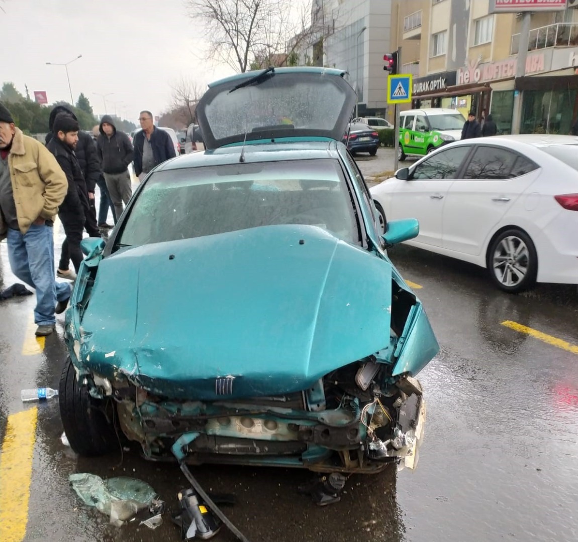 Aydın’da iki araç çarpıştı: 4 yaralı